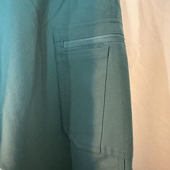 Figs Green Scrub Pants - Picture 4 of 7